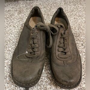 Men’s UGG leather‎ shoes size 9 new without tags